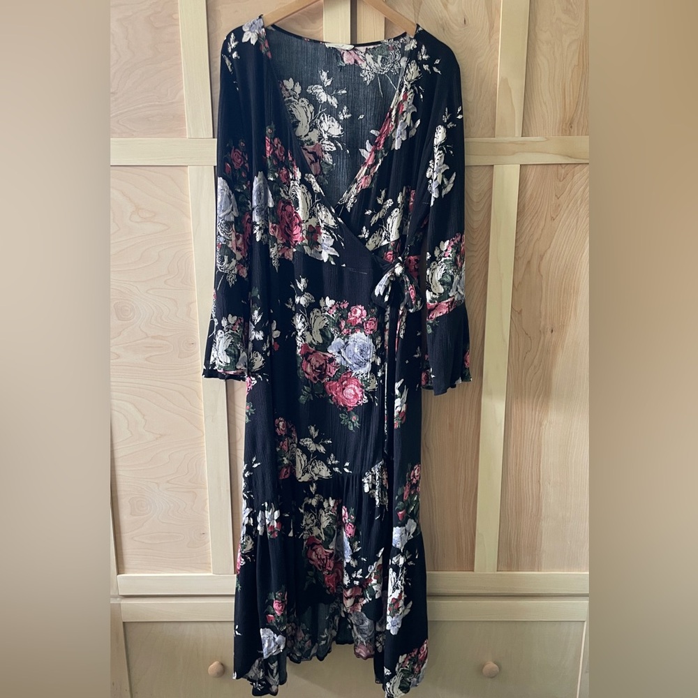 Easel Black Floral Long Sleeve Dress